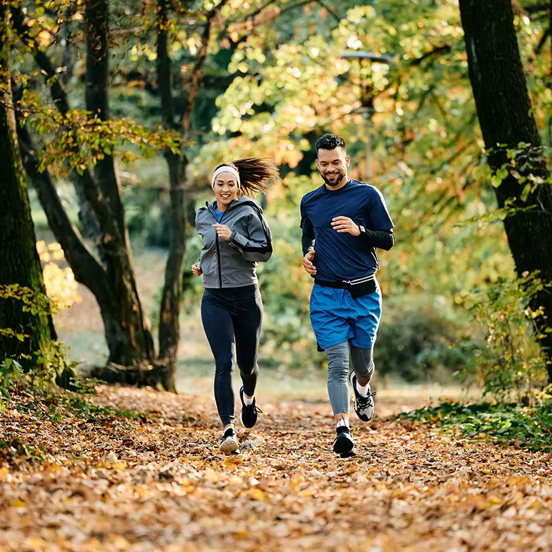Junges Paar beim joggen
